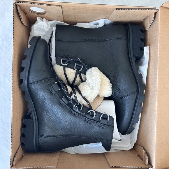 Sorel Phoenix Short Lace Cozy Black/Noir Boots NWT Size 7.5 - Picture 2 of 5